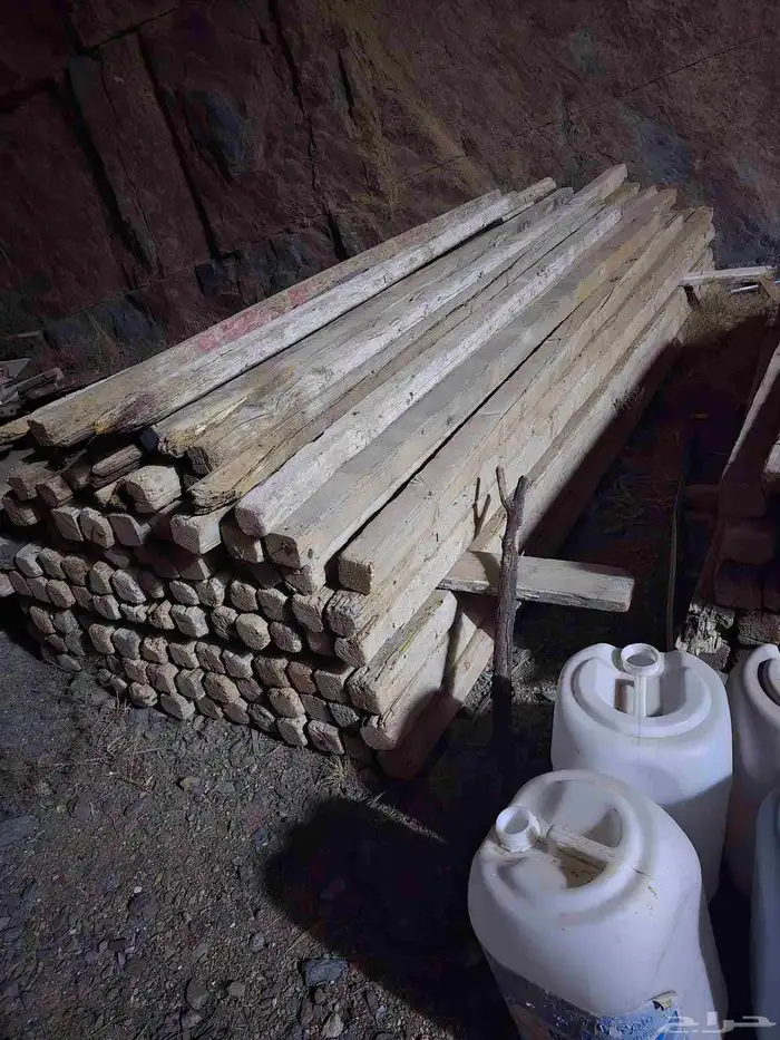 مربيع للبيع 4م و3م العرض 10سم. الحدد حولي 10 مربوعه نضيفه 2