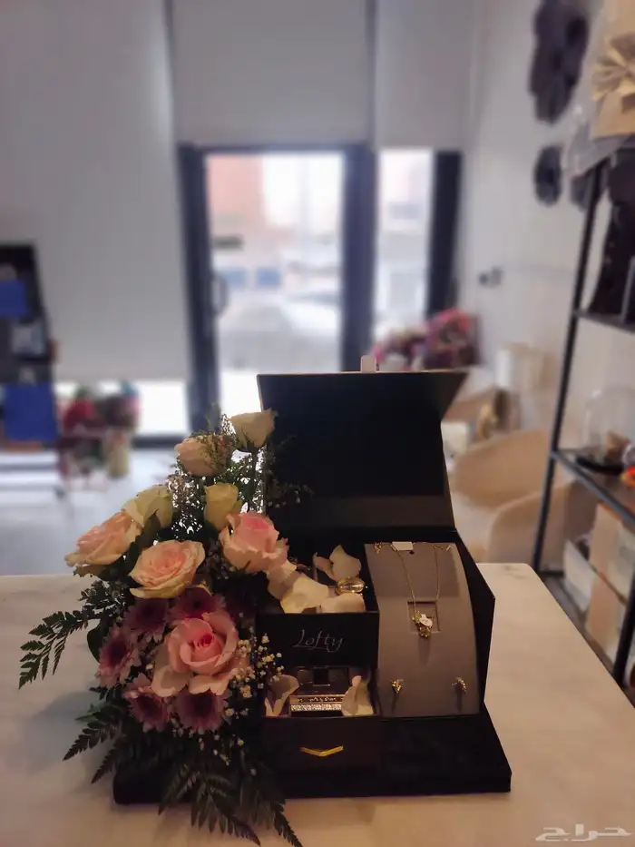 منسق زهور خبره 10 سنين في المجال حفلات تخرج كوش افراح باقات 1