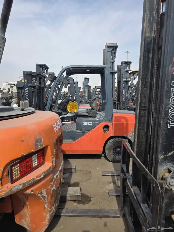 رافعات شوكيه فوركلفت كرين كرينات تلسكوبيه للايجار الشهري وال 0