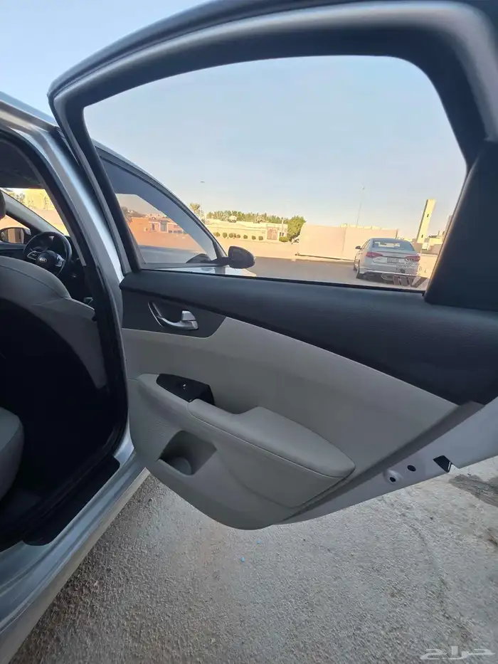 للبيع كيا سيراتو 2021 فضي 27