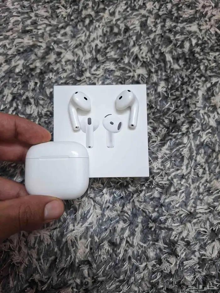 ابل ايربودز 4 سماعات الاذن 1