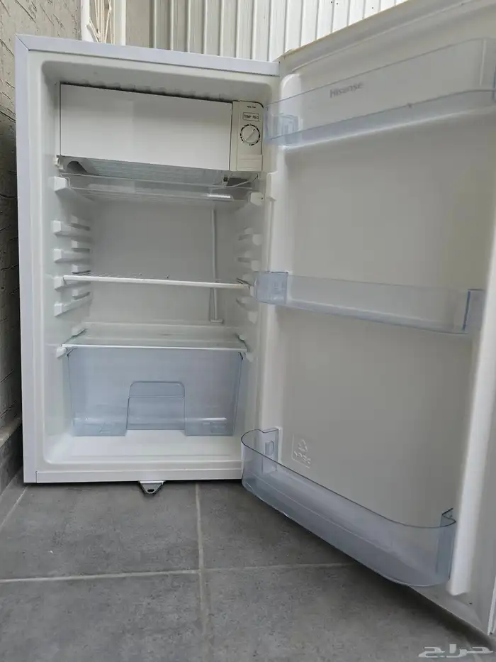 ثلاجة صغيرة 100 لتر مع فريزر صغير ارفف ودرج وارفف في الباب 1