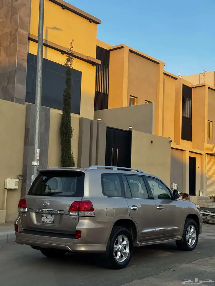 تويوتا لاندكروزر في اكس ار نظيف بريمي 2010 8