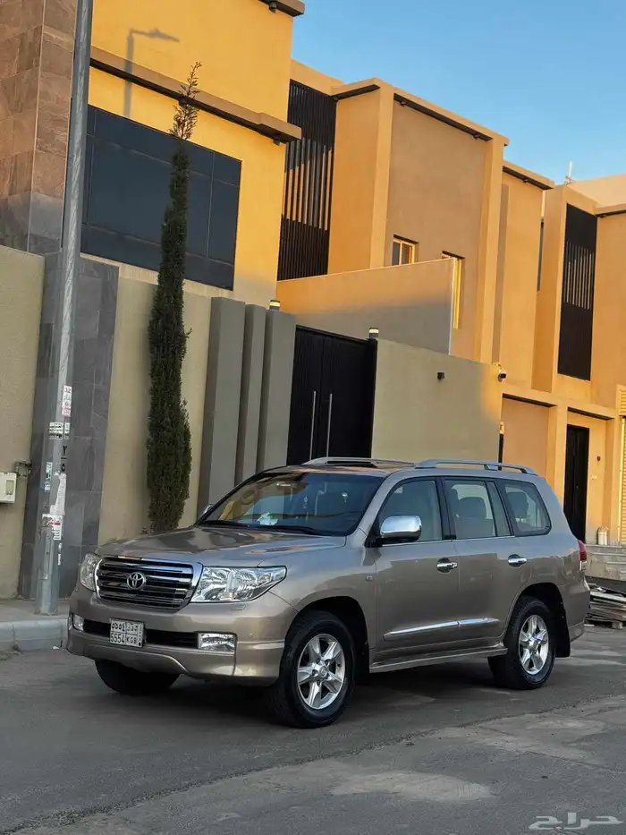 تويوتا لاندكروزر في اكس ار نظيف بريمي 2010 0