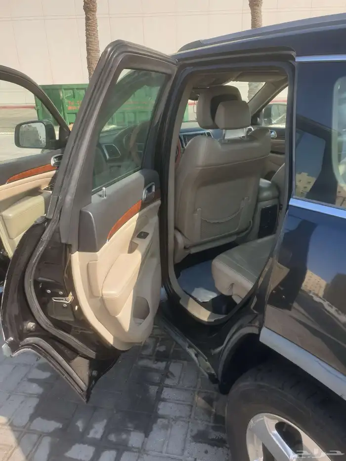 jeep grand chrokee 2011 140 km 7