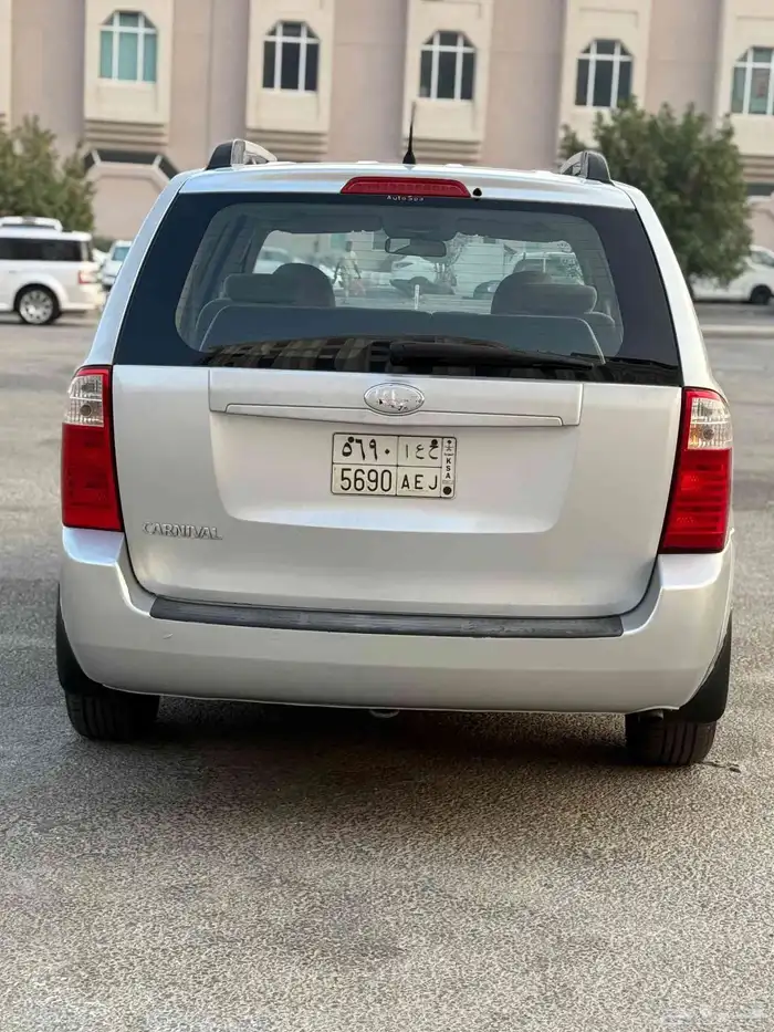 كيا كارنيفال 2015 اتوماتيك نضيف 5