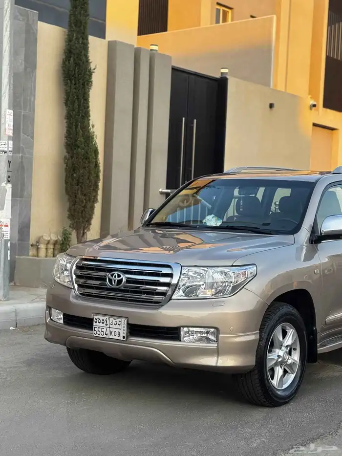 تويوتا لاندكروزر في اكس ار نظيف بريمي 2010 1