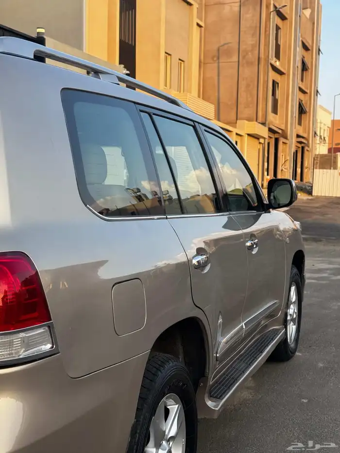 تويوتا لاندكروزر في اكس ار نظيف بريمي 2010 9