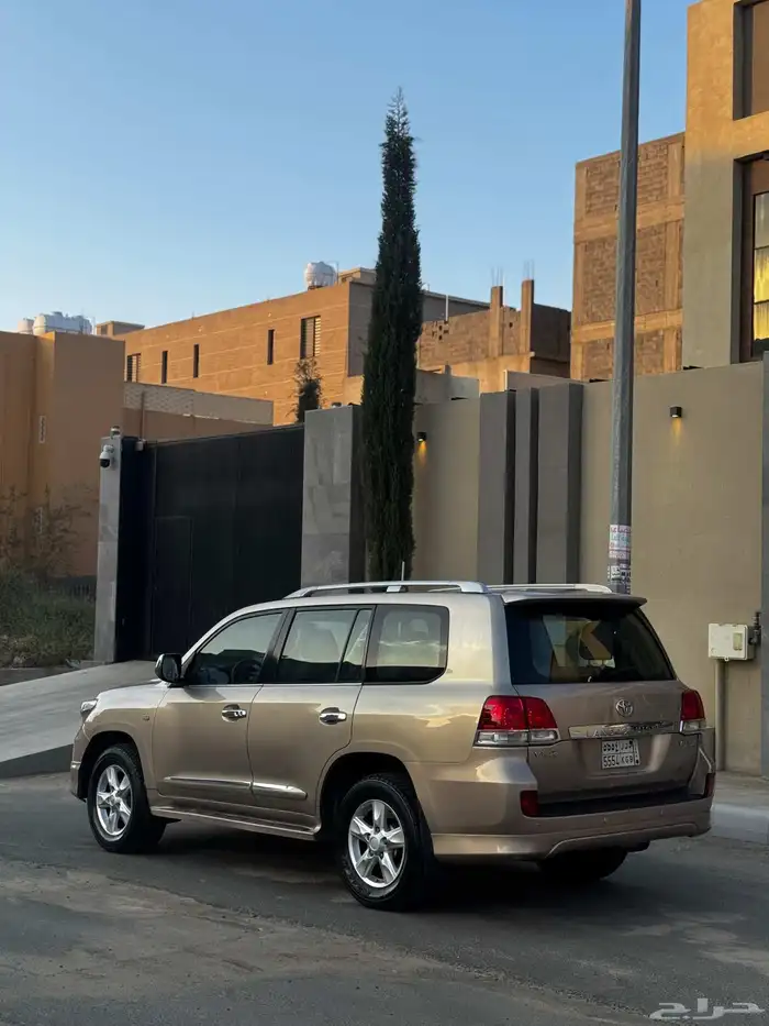 تويوتا لاندكروزر في اكس ار نظيف بريمي 2010 3
