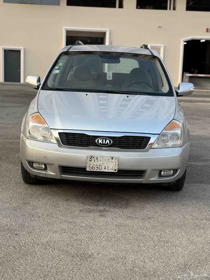 كيا كارنيفال 2015 اتوماتيك نضيف 3