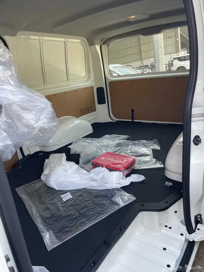 تويوتا باص هايس بضاعة سقف منخفض 2026. قير عادي ديزل. سعودي. 7