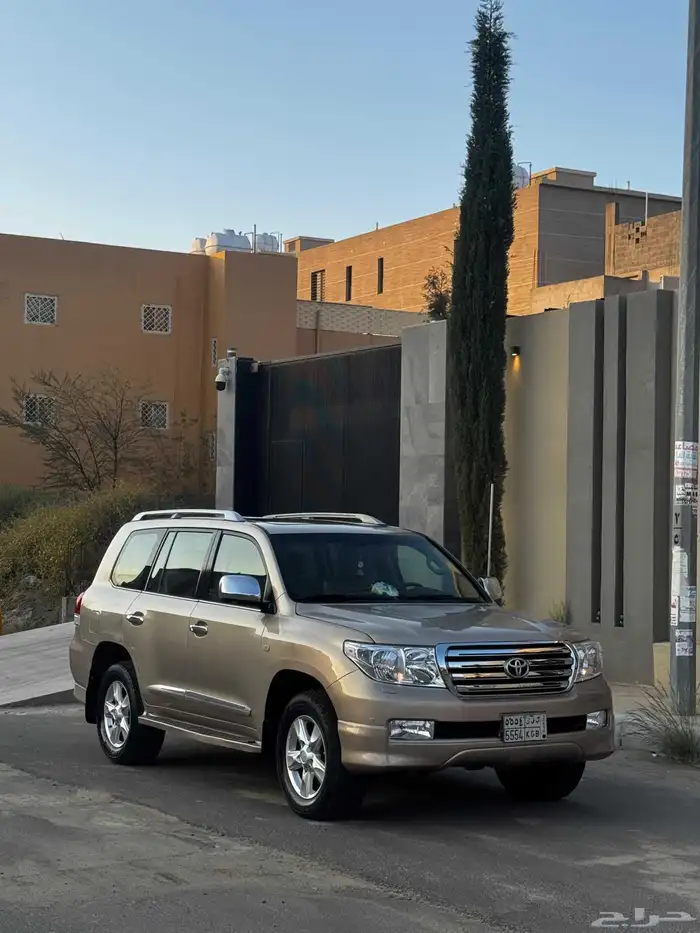 تويوتا لاندكروزر في اكس ار نظيف بريمي 2010 5