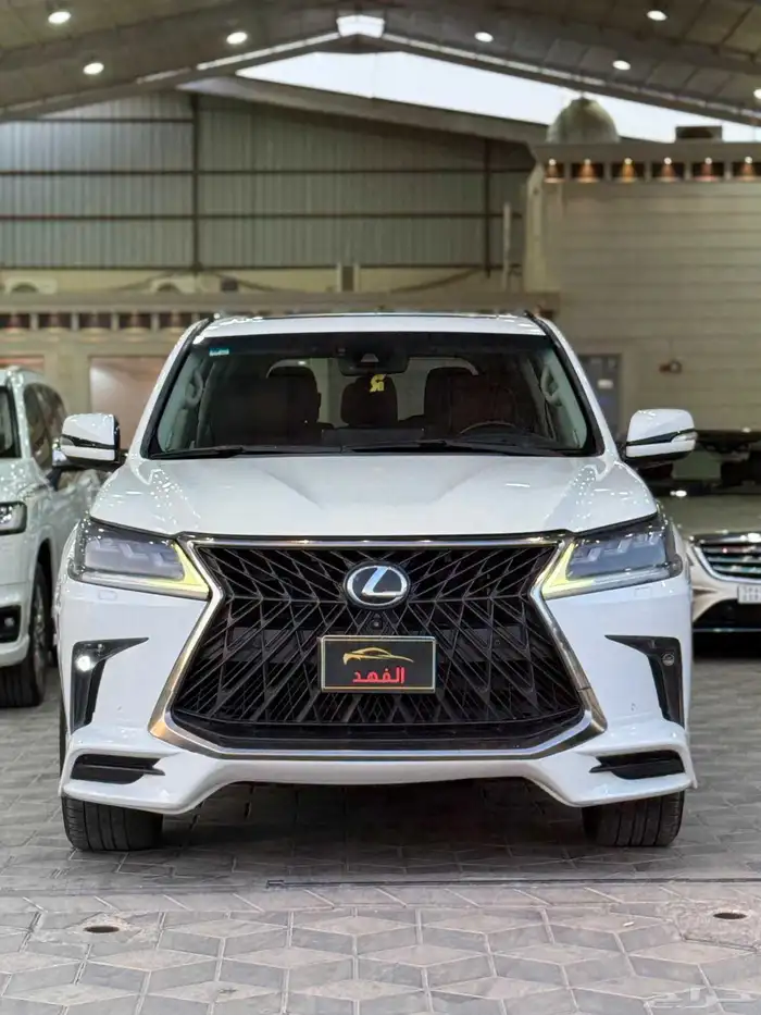 لكزس - 2016 - LX570 - فل كامل - معدل بلاك ديشن 4