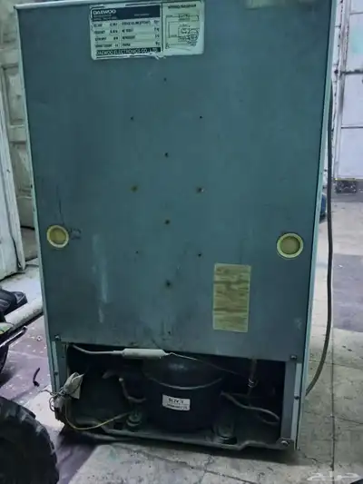 يوجد ثلاجه صغيره مخزنه نضيفه جدن index