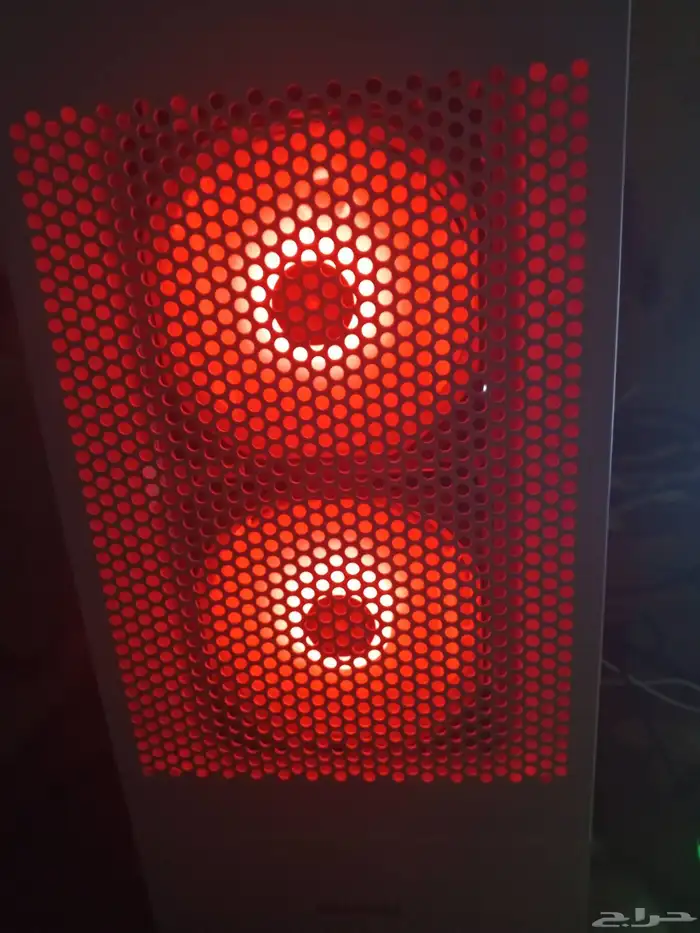 للبيع كمبيوتر قيمنق كامل   شاشة   ماوس   كيبورد   فقط ب 2