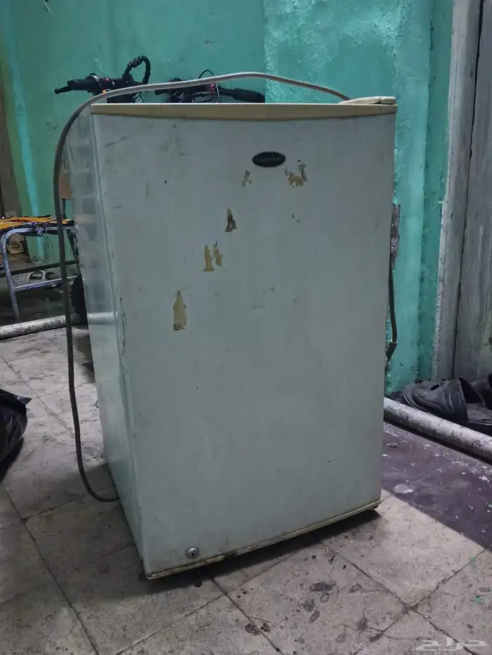 يوجد ثلاجه صغيره مخزنه نضيفه جدن 1