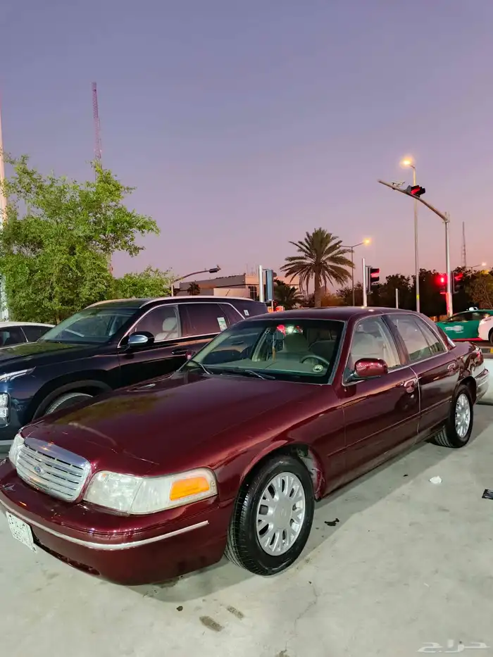 Ford crown Victoria  new fahas. new paint  new tyre  new sus 2