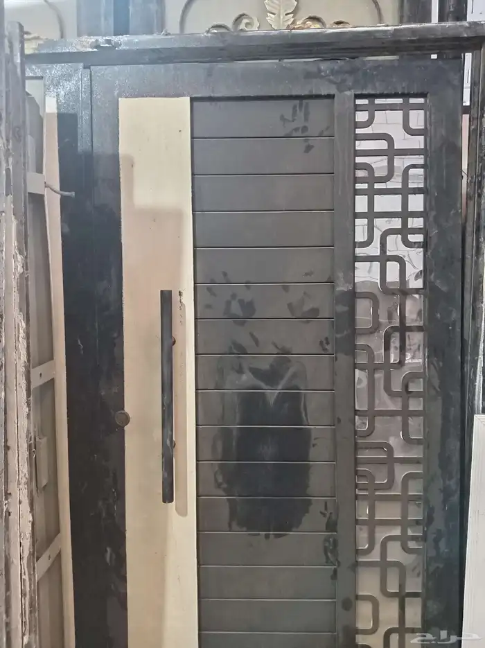 انت نبواب خشب مستخدمه وحديد والمنيوم جديده للبيع 8