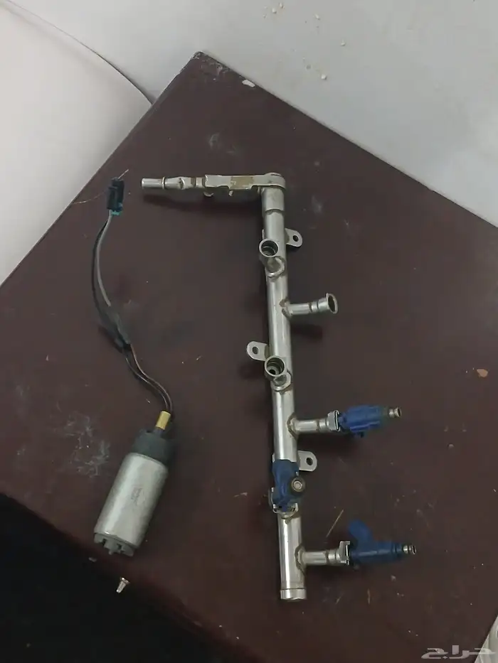 شمعة لومينا يمين وطرمبة بنزين ومسطرة بخاخات لومينا 2005 1