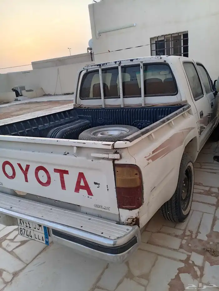 تويوتا هايلوكس اثنين غماره 1