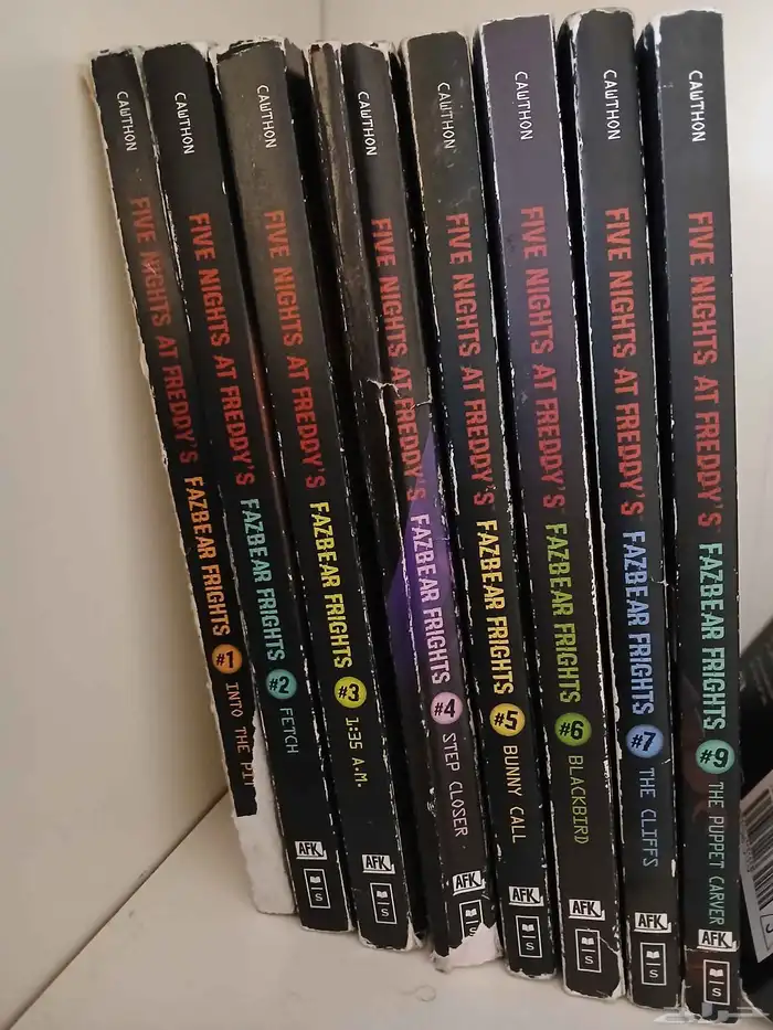 كتب five nights at Freddy s 1-9 الواحد ب40 0