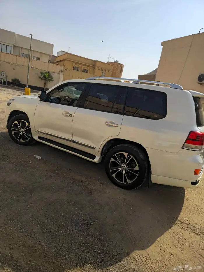 لاندكروزر2010محدث كامل داخلي وخارجي  على السوم 4