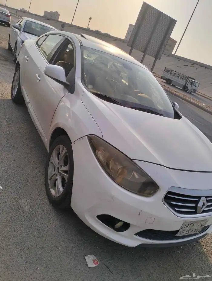 علي السوم رينو فلونس 2014 فل كامل عداد السيارة 273 الف 2