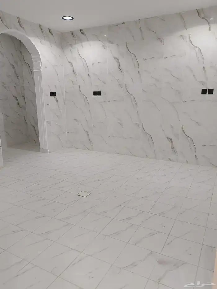 للبيع شقه دوبلكس حي بدر 91 جديده بالدمام 6 غرف وحوش وكراج 6