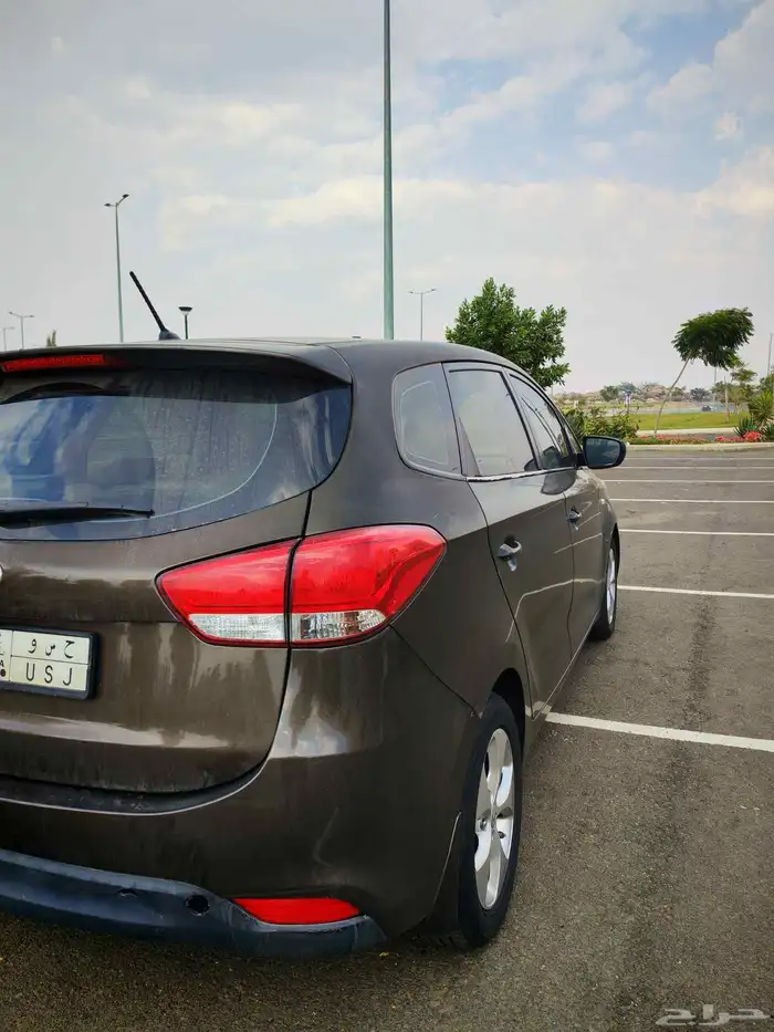 للبيع كيا كارينز موديل 2014 19