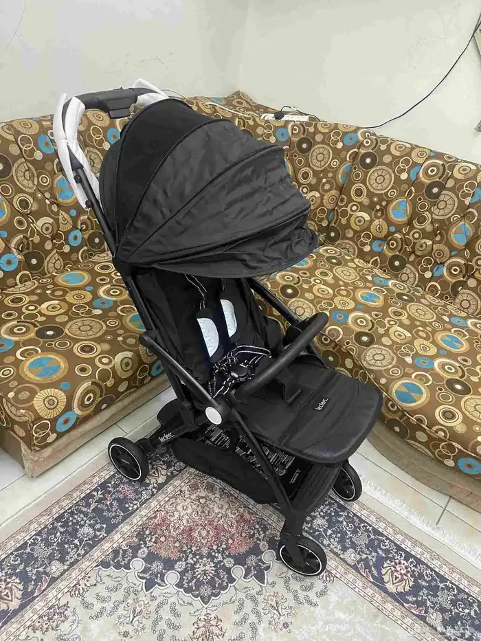 عربيه اطفال من مذركير جديده غير مستخدمه بالكرتون لوكير ماجيك 3