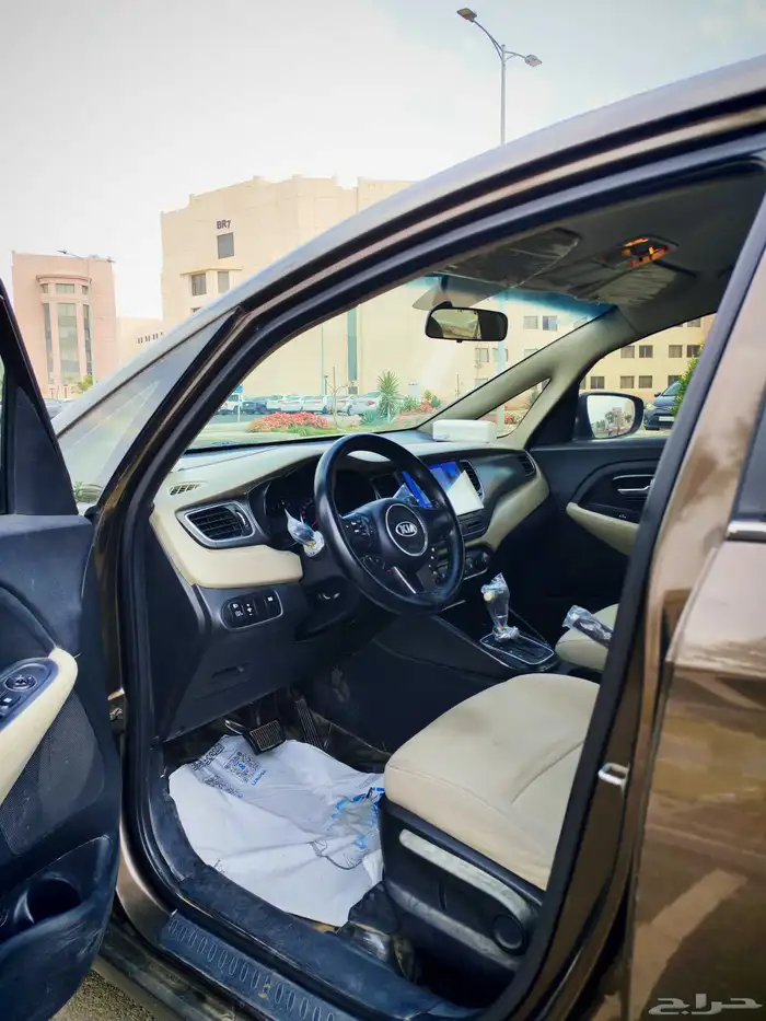 للبيع كيا كارينز موديل 2014 13