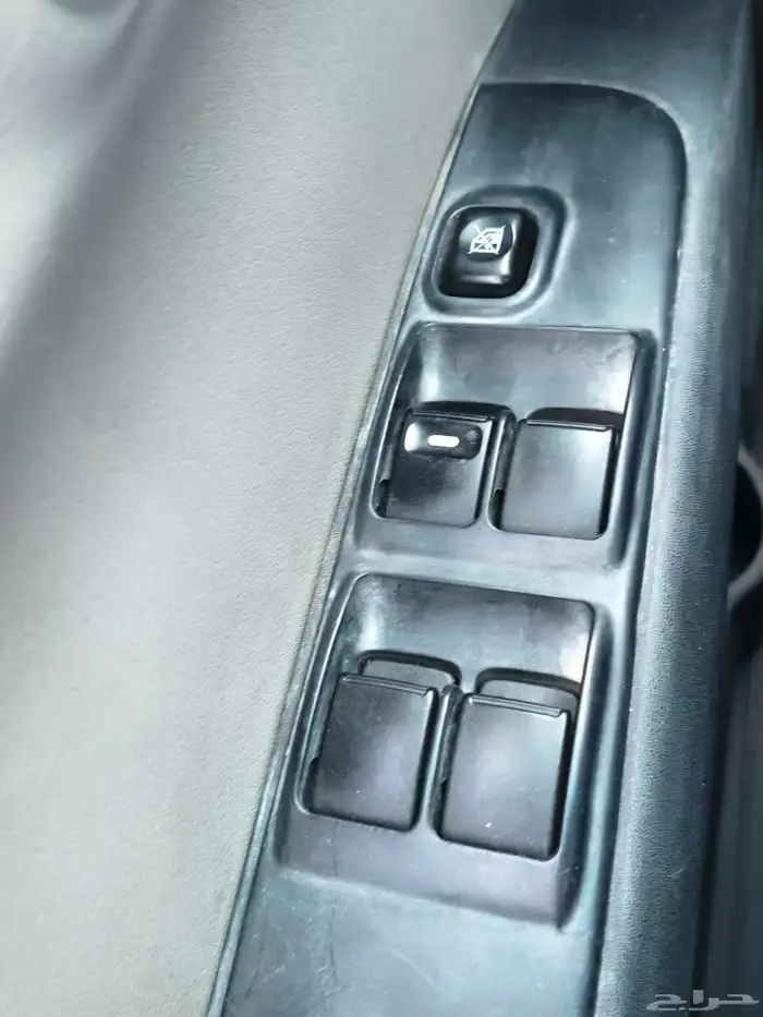 مستوبيشي 2009 بنزين قير عادي 6