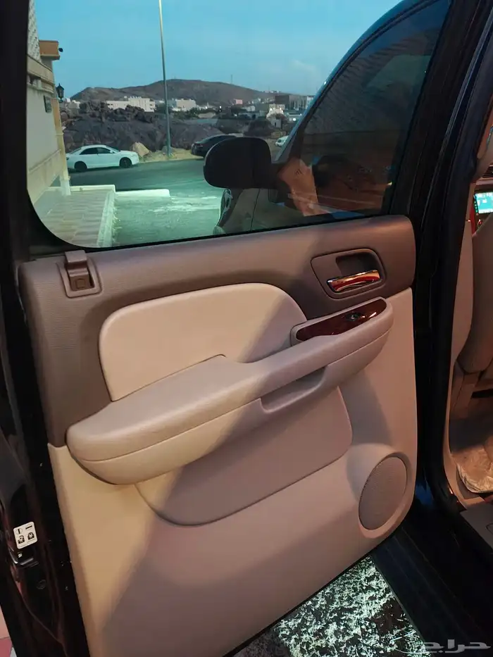 شيفروليه تاهو LTZطويل فل كامل 12