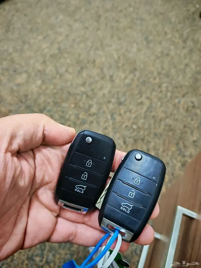 للبيع كيا كارينز موديل 2014 25