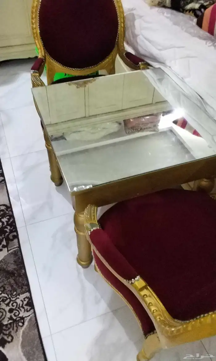 طاولات وكراسي للبيع 1
