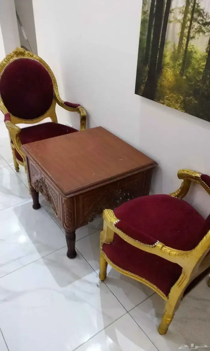 طاولات وكراسي للبيع 0