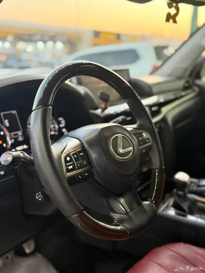 لكزس - 2016 - LX570 - فل كامل - معدل بلاك ديشن 8