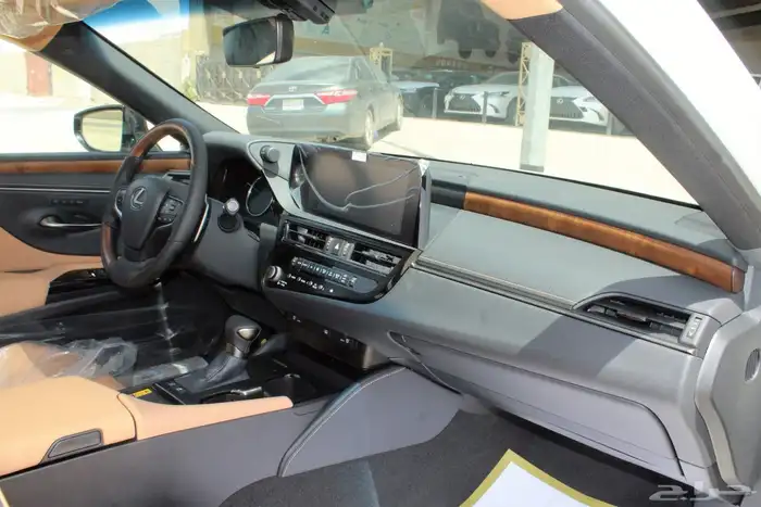 لكزس - ES300 Bh هايبرد - 2025 - نص فل - خليجي 13