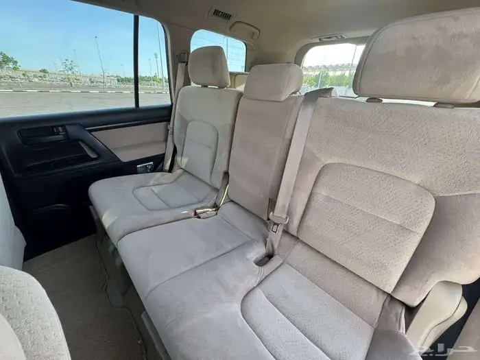 لاندكروزر 6 سلندر 2010 1