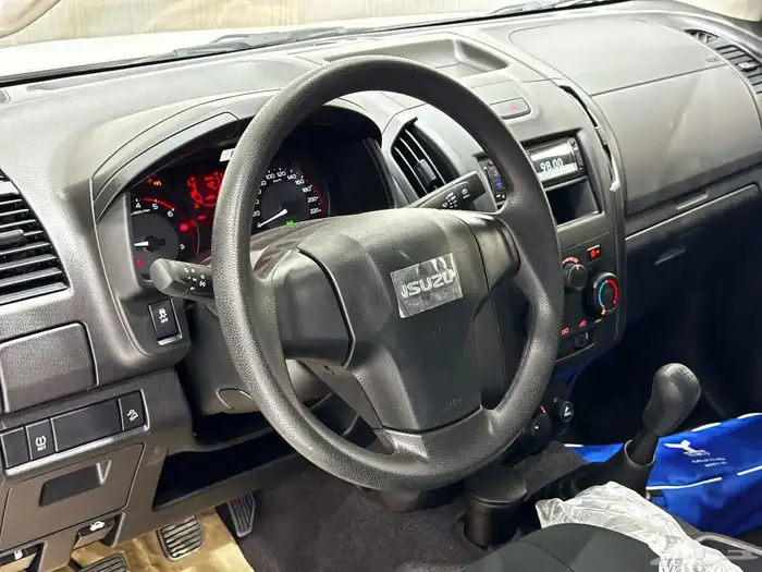 ايسوزو غمارتين دبل جير عادي زجاج كهرب 2025 3