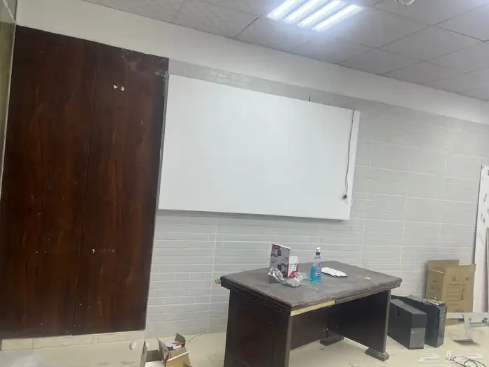 محل للتقبيل بدون بضاعه 1