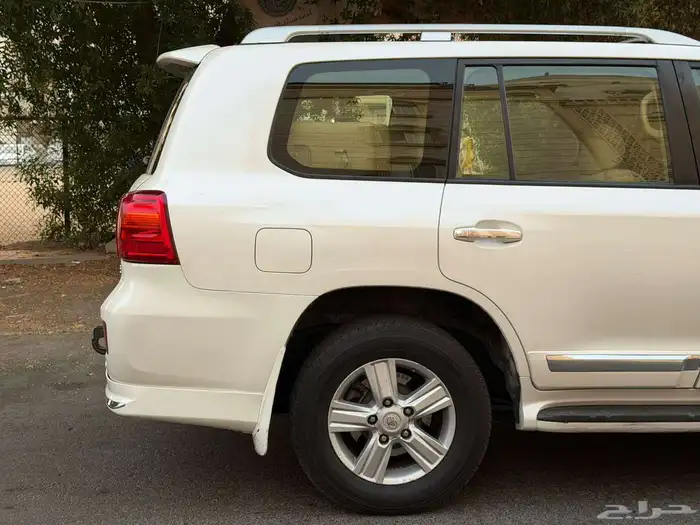 لاندكروزر 2013 GXR3 فل كامل بريمي 10