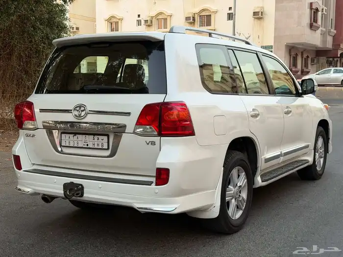 لاندكروزر 2013 GXR3 فل كامل بريمي 7