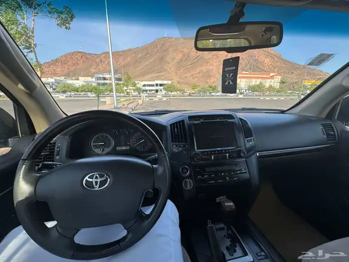 لاندكروزر 6 سلندر 2010 8