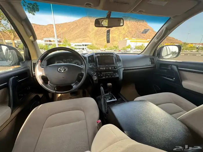 لاندكروزر 6 سلندر 2010 7