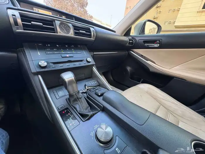 لكزس is350 2015 سعودي 11