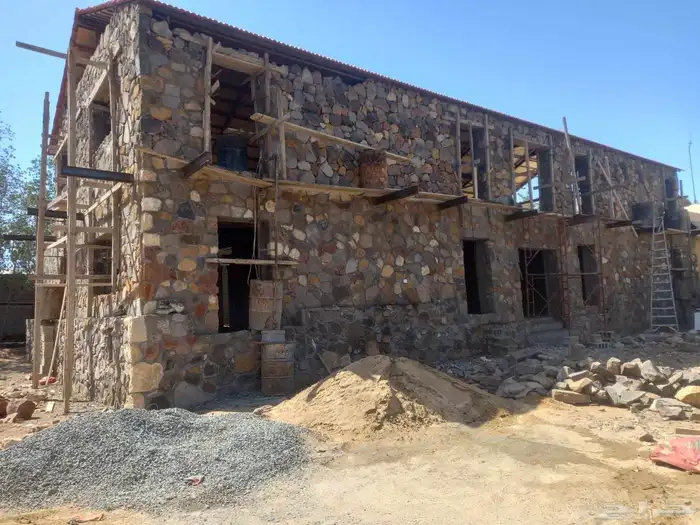 حجر طبيعي ويوجد منشار 8