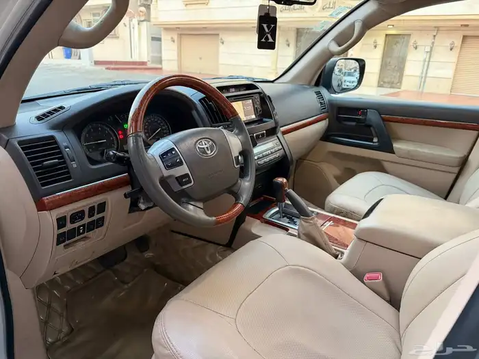 لاندكروزر 2013 GXR3 فل كامل بريمي 16