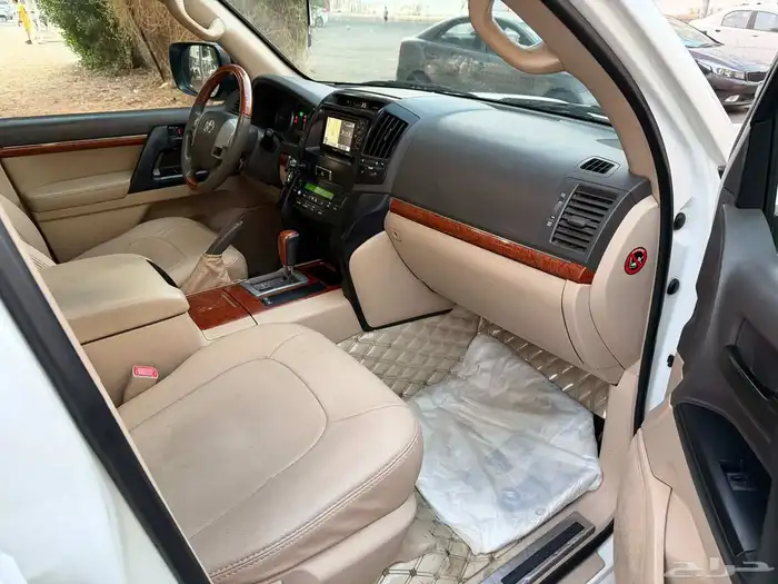 لاندكروزر 2013 GXR3 فل كامل بريمي 13