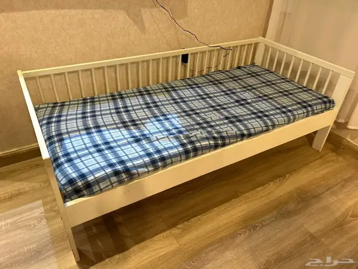 مكتب من ايكيا 1